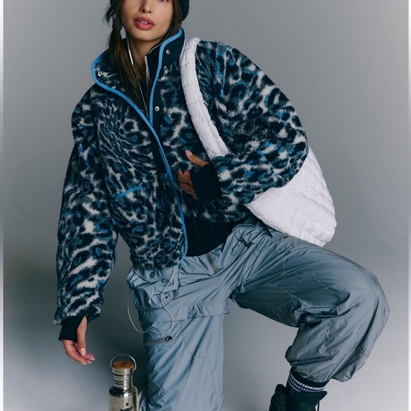 new FP Movement hit the slopes printed fleece jacket in snow leopard - Picture 1 of 11